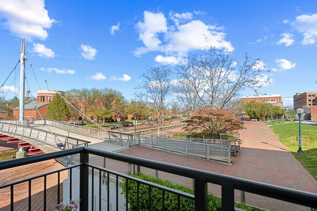 Building Photo - 35 E All Saints St