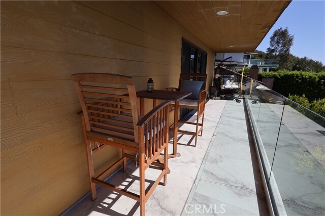 Building Photo - 1055 Summit Dr