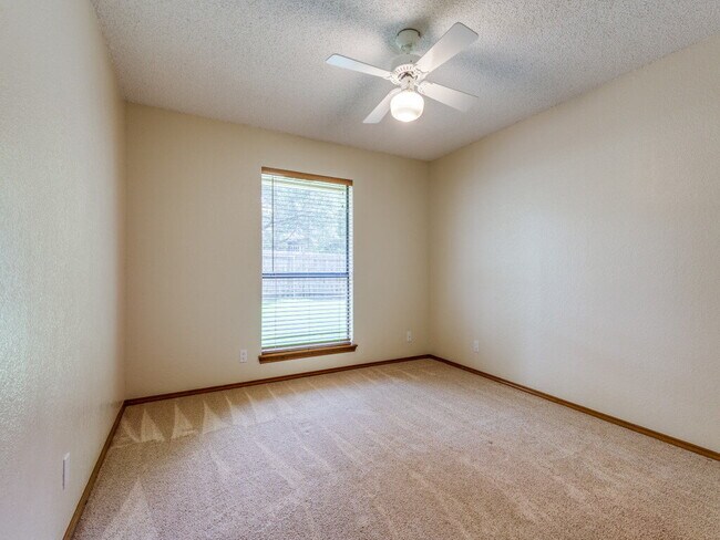 Building Photo - 119 Deer Creek Dr