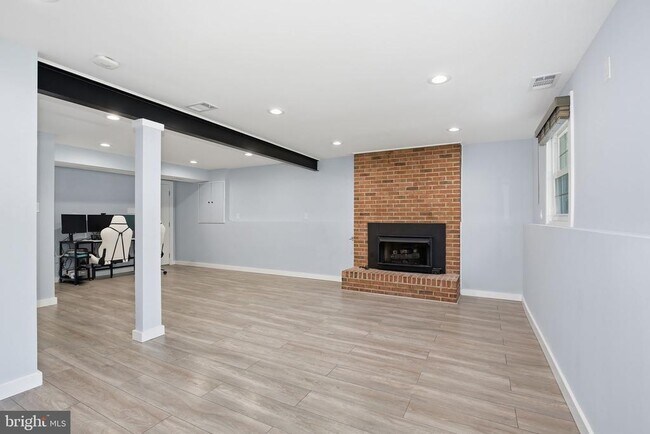 Building Photo - 7625 Sheffield Green Way