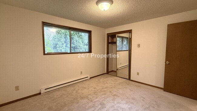 Building Photo - Cute 3 BD | 1.5 BA Home in Lake Oswego - Lake Access!