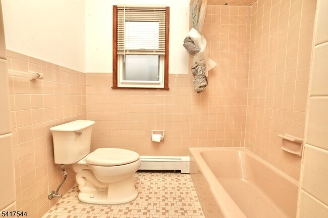 Building Photo - 9 Davey St