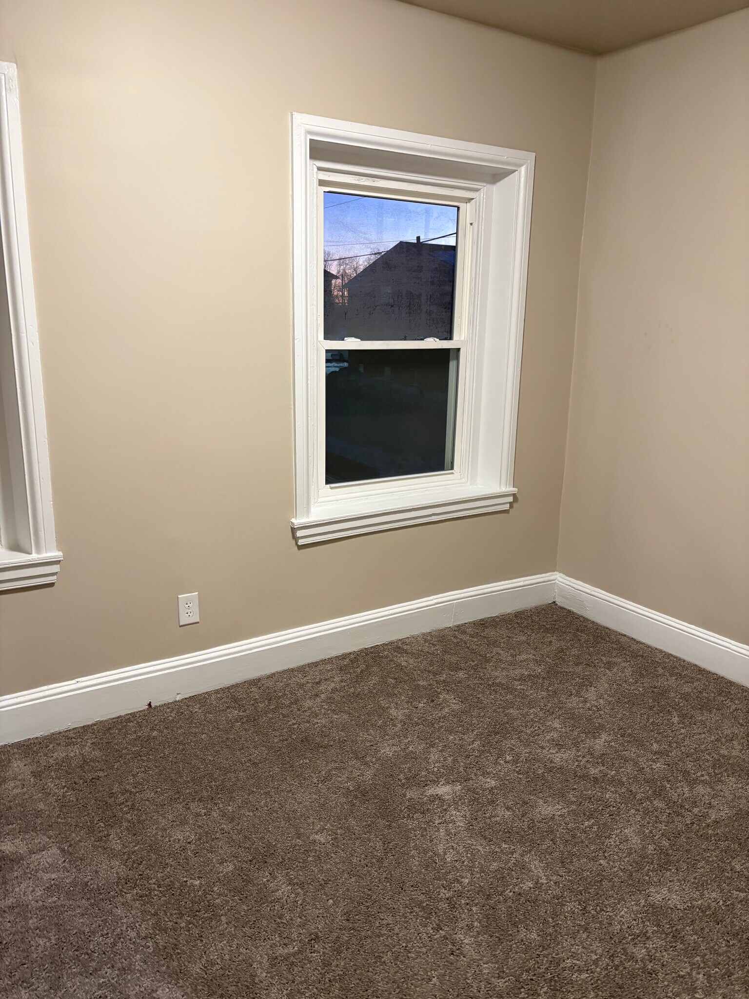 Building Photo - 709 DeKalb St