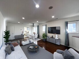 Building Photo - 1152 N Sycamore Ave