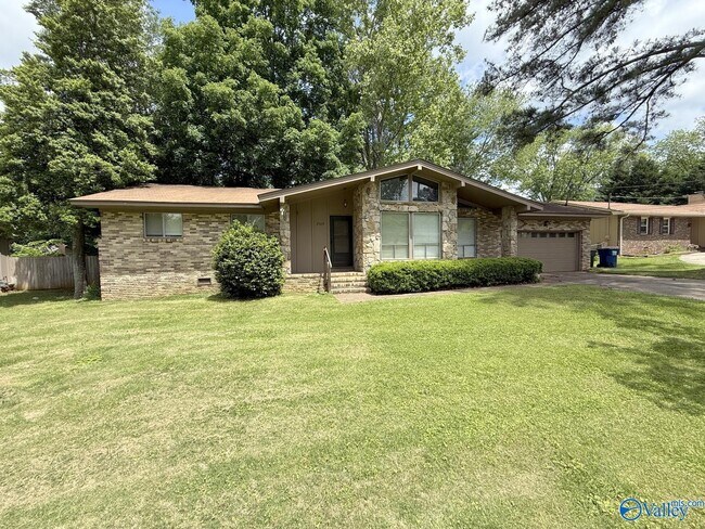 Primary Photo - 2509 Excalibur Dr SE