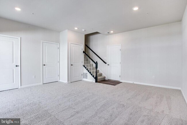 Building Photo - 5039 MacDonough Pl