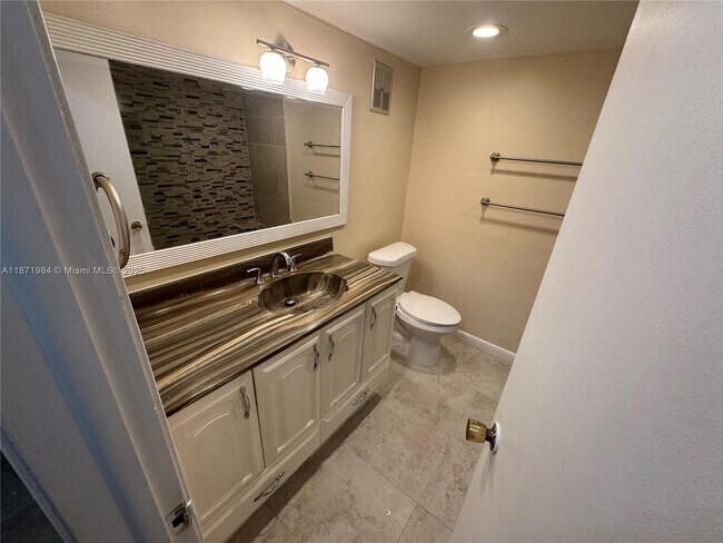 Building Photo - 6521 Racquet Club Dr
