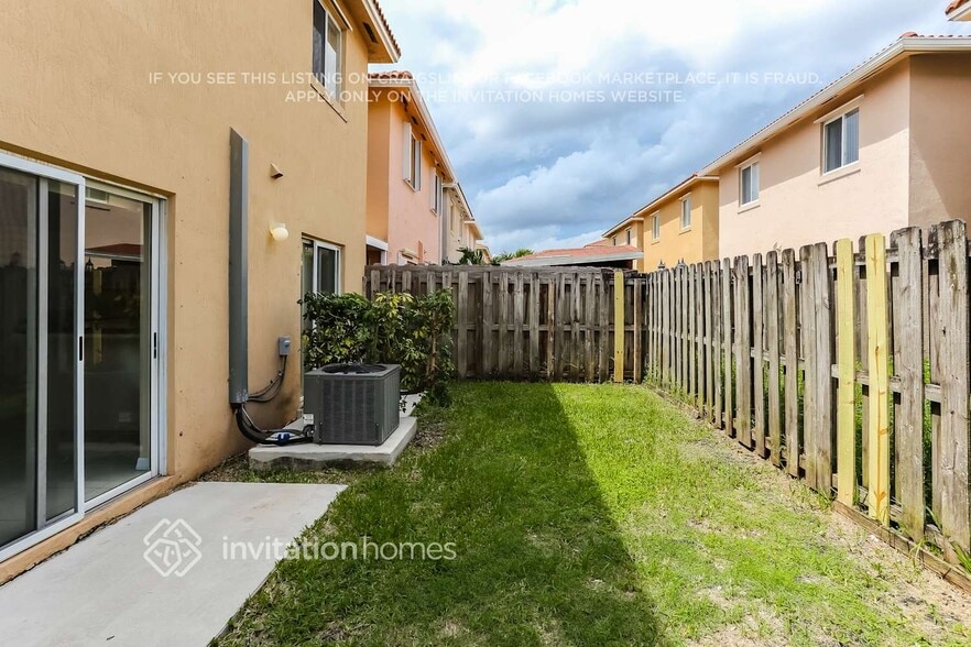 Building Photo - 5927 SW 163rd Ave