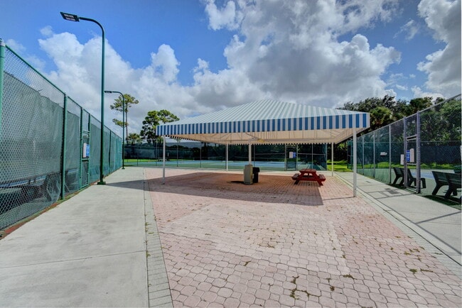 Building Photo - 131 Island Way