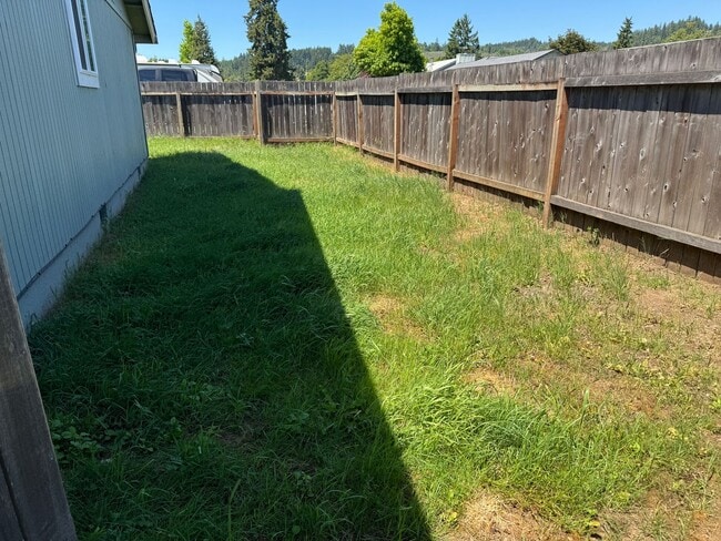 Building Photo - 2 bedroom 1 bath duplex in Cottage Grove!