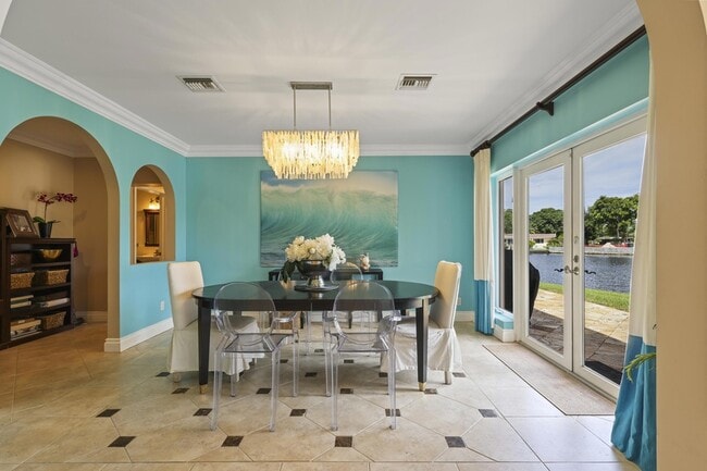 Building Photo - 1925 Coral Gardens Dr