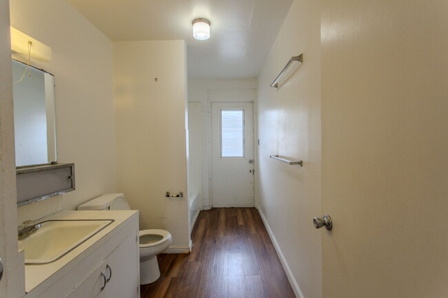 Building Photo - 1-Bedroom Condo with Parking in Makiki – $1,600/month