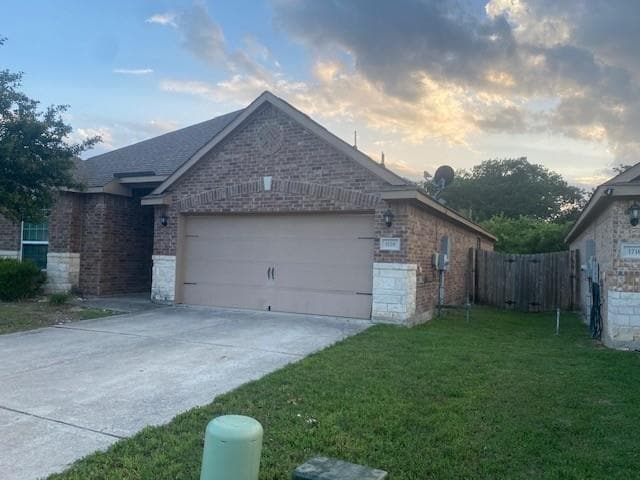 Building Photo - 1720 Persimmon Dr