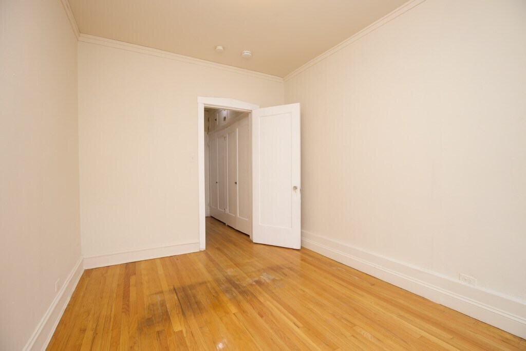 Building Photo - 1238 Oak Ave