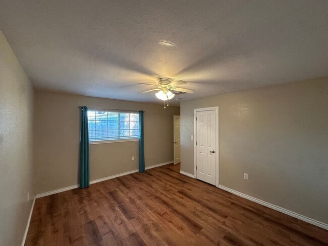 Building Photo - 1592 College Pkwy