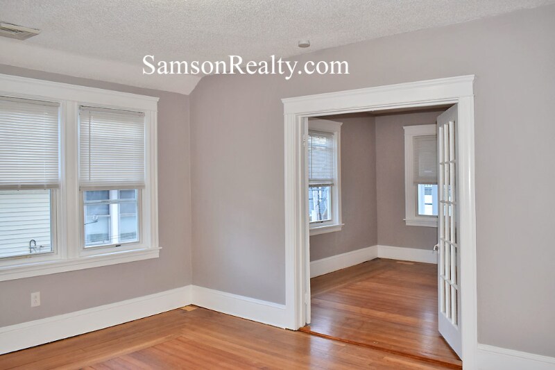 Building Photo - 136 Hillside Ave