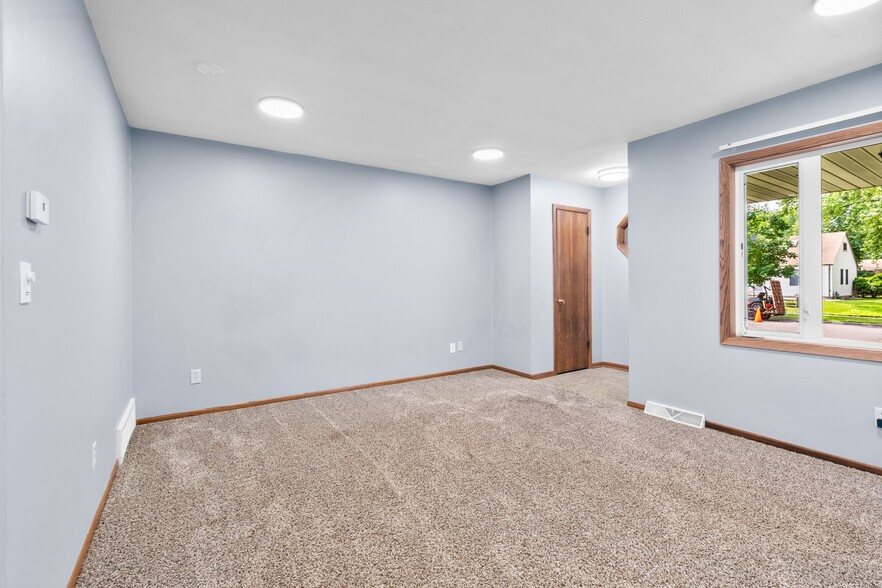 Building Photo - 4442 Vera Cruz Ave N