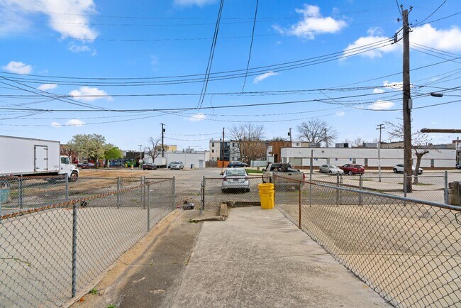 Building Photo - 223 N Patterson Park Ave