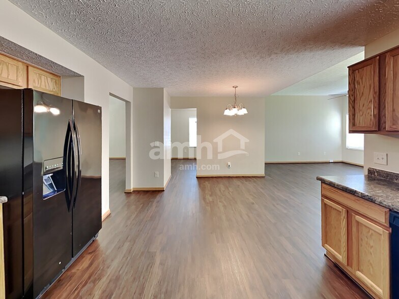 Building Photo - 3621 Lifestyle Blvd