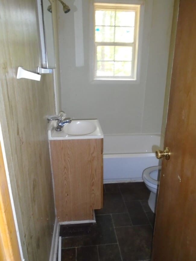 Building Photo - 310 Old Shaw Rd