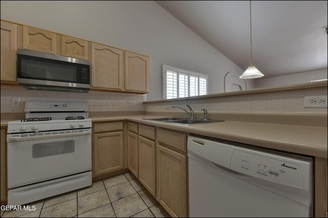 Building Photo - 7089 Black Ridge Dr