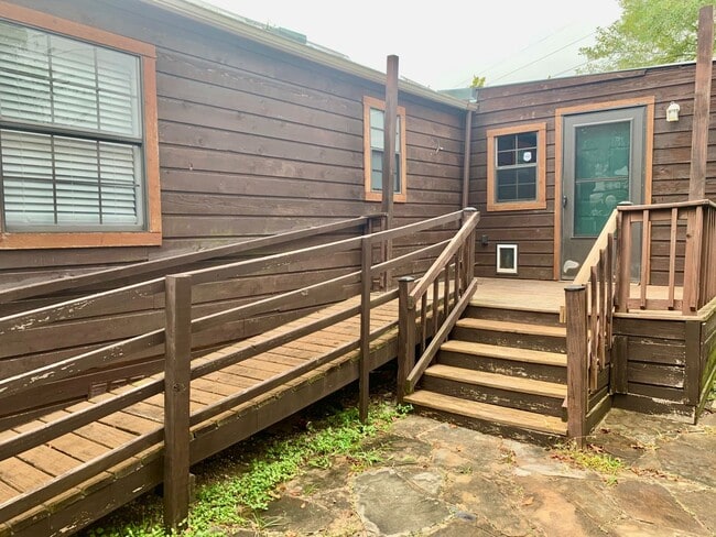 Building Photo - Spacious updated 3 bedroom, 2 bathroom home on acreage