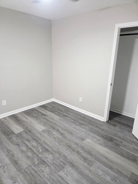 Building Photo - 7410 Woodoak Dr