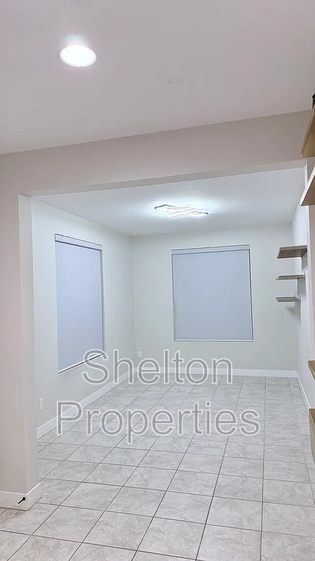 Building Photo - 5229 N 79th Dr