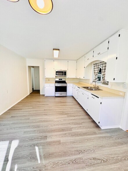 Building Photo - 12271 Lemon Crest Dr