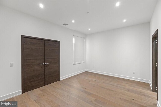 Building Photo - 724 Chestnut St