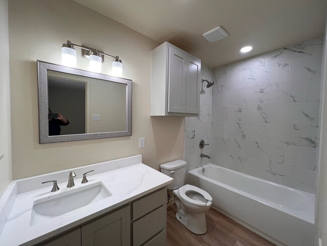 Building Photo - 509 Davis Dr