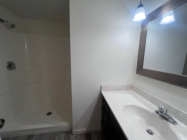 Building Photo - 809 Overlook Dr