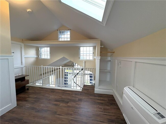 Building Photo - 24 Houston Ave