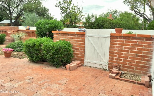 Building Photo - 434 S Vista Del Rio