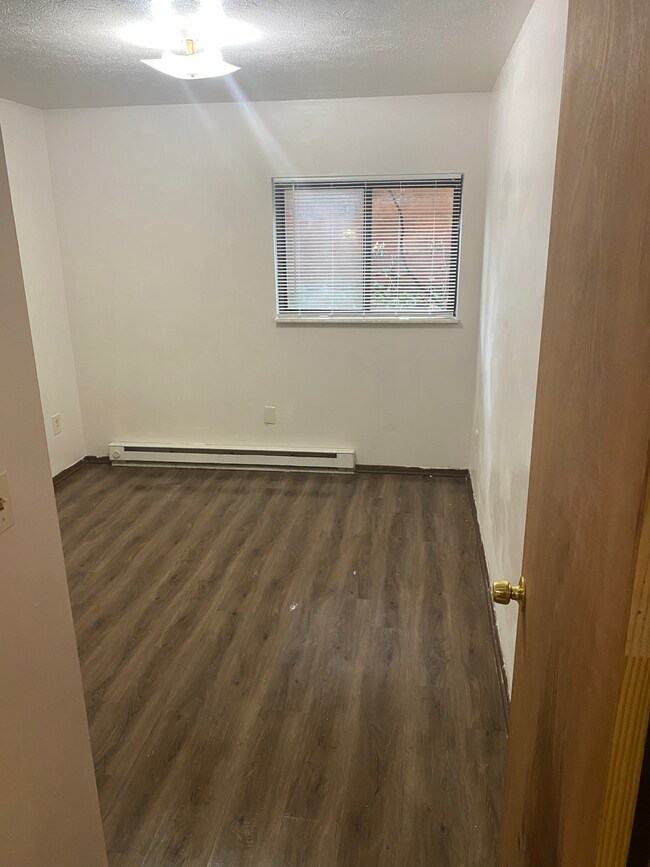 Building Photo - 437 Sumner St