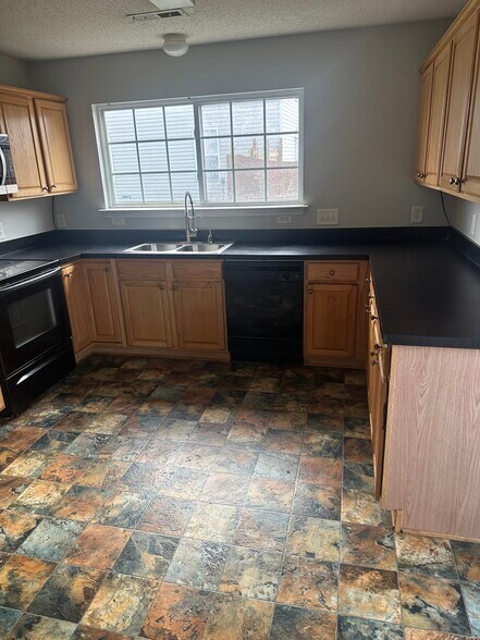 Building Photo - 1009 Highstone Dr