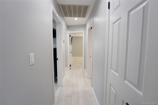 Building Photo - 275 Longvue Terrace