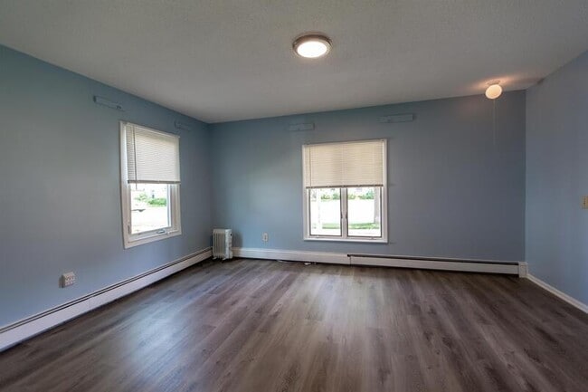 Building Photo - 725 7th Ave SE