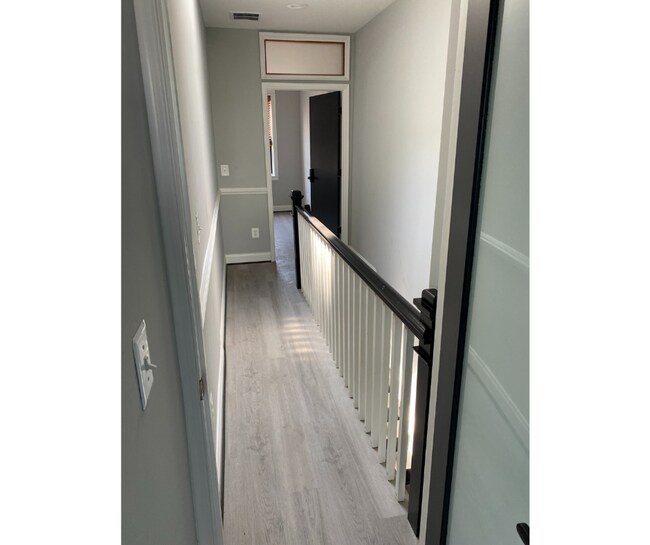 Building Photo - 146 N East Ave