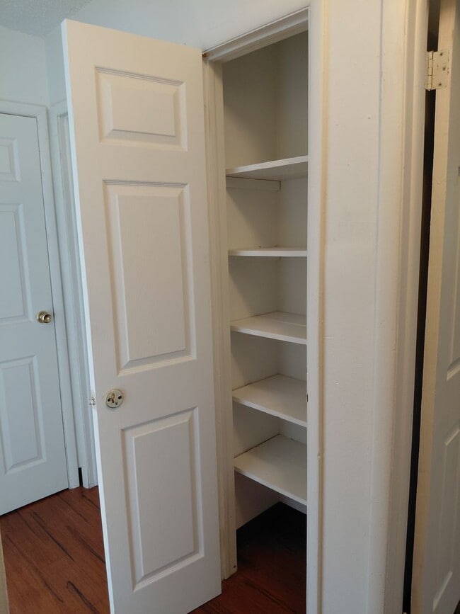 Building Photo - ALL PROSPECTIVE TENANTS MUST SUBMIT A $58 ...