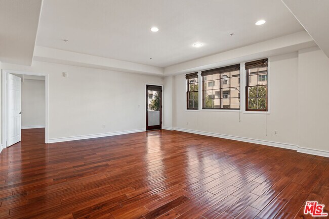 Building Photo - 107 N Swall Dr