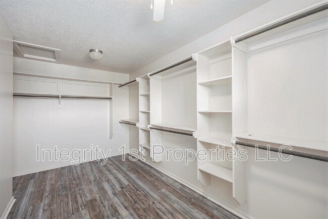 Building Photo - 6388 NW Sioux Dr