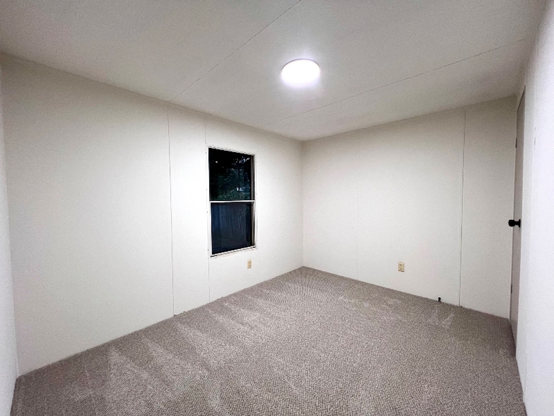 Building Photo - 413 Elm Ln