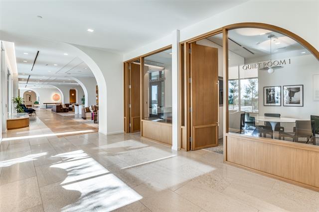 Building Photo - 3003 Maple Ave