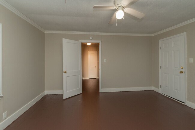 Building Photo - $1,200 - 3 bed/2 bath house for rent in Midtown Augusta, with fenced back yard