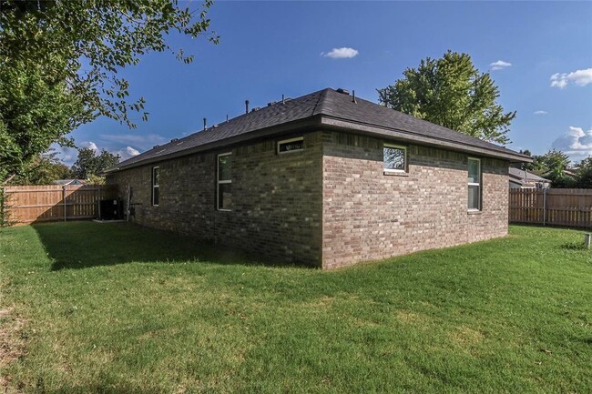 Building Photo - 1717 Breckenridge Dr