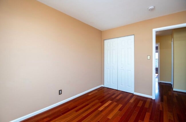 Building Photo - Bright 3 Bedroom Takoma Townhome with Park...