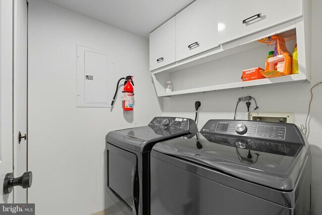 Building Photo - 11430 Strand Dr