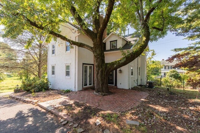 Building Photo - 3 Bedroom / 2.5 Bath House Available Now in Harleysville