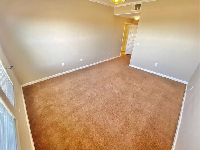 Building Photo - Gorgeous Summerlin 2 Bedroom, 2 Bathroom C...